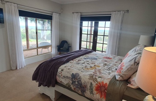 Meelon Bed & Breakfast | Enjoy Poolside Breakfast on a Family-Friendly Farm