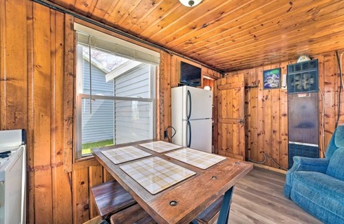 Houghton Lake Cabin | Pet-Friendly Cabin Just Steps from the Lake & Ocean Views