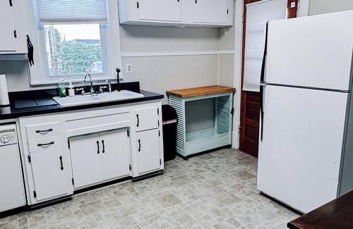 Cumberland House | Ideal Home for Families and Bikers Near Great Allegheny Passage
