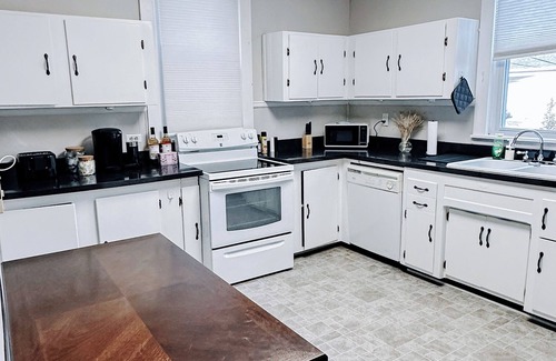 Cumberland House | Ideal Home for Families and Bikers Near Great Allegheny Passage