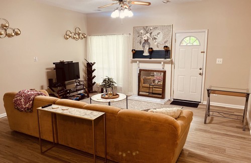 Charlotte House | Pet-Friendly 2 Bed/2.5 Bath Retreat for Family Getaways