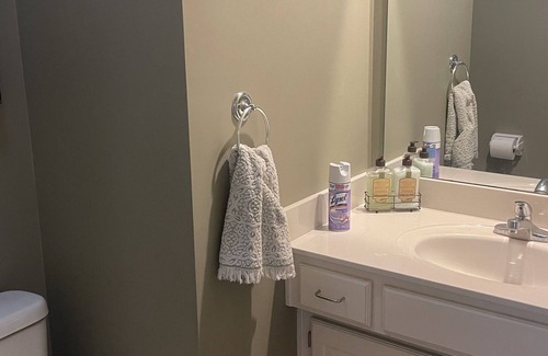 Waldron House | Full House Best Location in Kansas City ! Close to airport and down town.