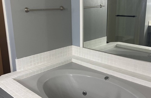 Waldron House | Full House Best Location in Kansas City ! Close to airport and down town.