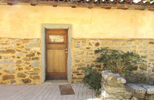 Cuevas de Vinayo Cottage | Perfect Retreat for Two with Spa and Kitchen Amenities