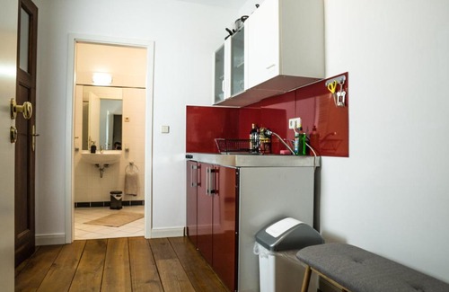 Zentrum-Nord Apartment | Inviting FULL HOUSE Studios - The Jungle Apartment Awaits