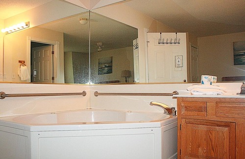 Calabash Villa | Family-Friendly Golf Resort with Full Kitchen in Calabash