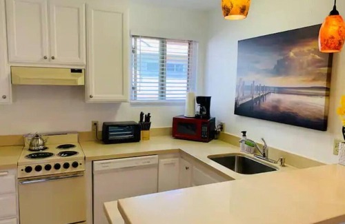 Castro Valley Apartment | Cozy Full Kitchen Studio with Breakfast & AC Comfort