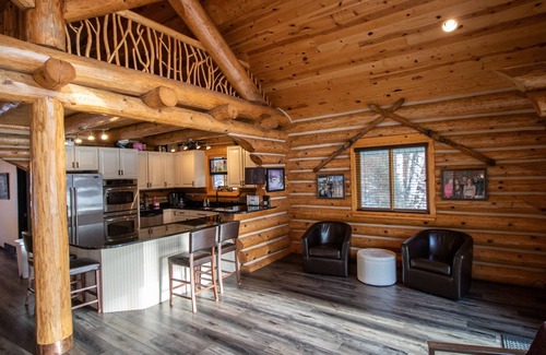 Mercer House | Inviting Log Home by Private Lake Near Town & Recreation