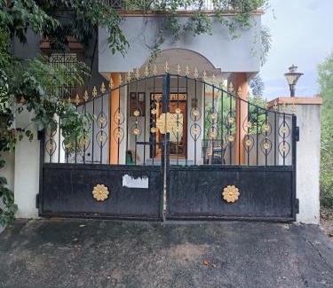 Tiruvannamalai House | Exceptional Full Moon House in Tiruvannamalai