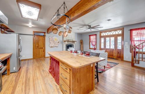 Fredericksburg Bed & Breakfast | Inviting Full Moon Inn: Family-Friendly with Hot Tub Access
