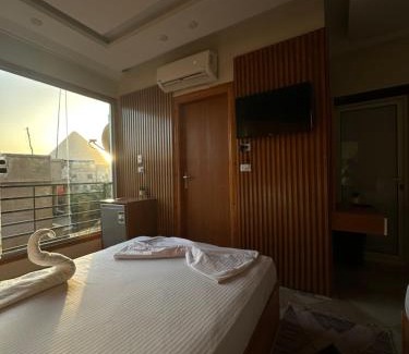 Al Haram Hotel | Full Moon pyramids view