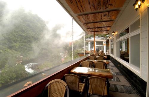 Wulai Hotel | Relaxing Full Moon Spa with Hot Tub & Family-Friendly Perks