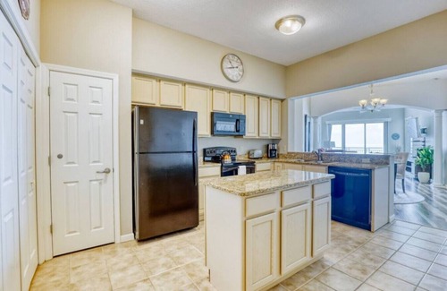 Gulfport Condo | Oceanfront Bliss at Serene Sandcastle - 2 Bed/2 Bath Retreat
