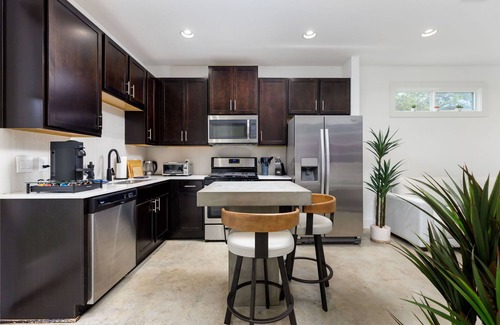 Southhampton Hills House | Ideal Space for Relaxing, Working & Playing with Pets