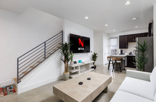 Southhampton Hills House | Ideal Space for Relaxing, Working & Playing with Pets