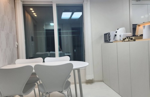 Ssangmun-dong Villa | Two-Room Retreat with Spa & Hot Tub, Near Transit