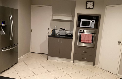 Yakamia House | Relax in a Private 3-Bed House Near Albany's Beach