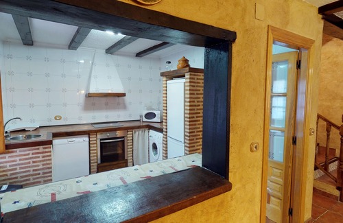 Villanueva de Arriba Cottage | Inviting Full Rental Cottage with Scenic Lake Views