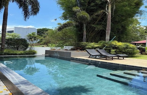 Tagaytay Villa | Full Retreat 4-bedroom Villa in with private Pool