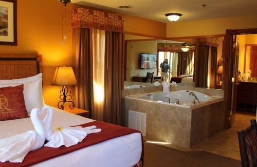 Gatlinburg Resort | Exceptional Double Room at Westgate Smoky Mountain Resort