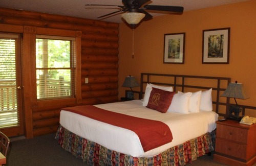 Gatlinburg Resort | Exceptional Double Room at Westgate Smoky Mountain Resort