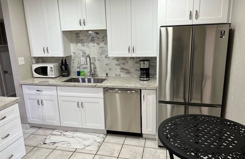 New Papago Parkway House | Family-Friendly House with Mini Golf and Ocean Views