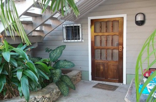 Isla de Utila House | Relaxing Getaway with Full Size Private Pool & Spa