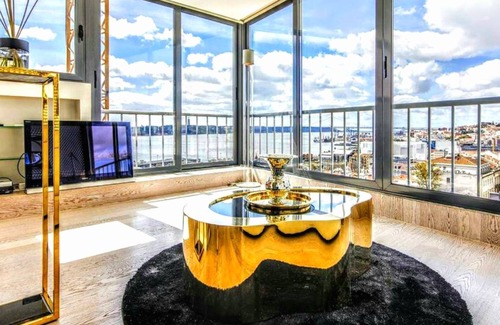 Chiado Apartment | Guest Rated 10/10: Full Sky in Chiado by LovelyStay