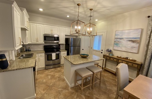 Oxford House | Prime Townhouse Fleur de Lis: Pools, Spas & Close to Stadiums