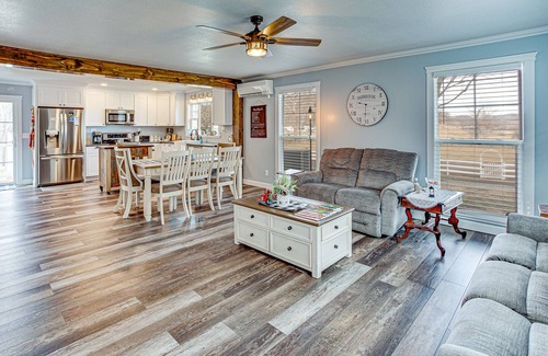 Ray County Cottage | Experience a Full Vacation Home in Swafford Valley