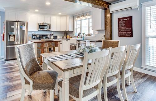 Ray County Cottage | Experience a Full Vacation Home in Swafford Valley
