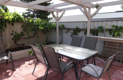 Fullarton Hotel | Cozy Fullarton Motor Lodge with Hot Tub & Family-Friendly Vibes
