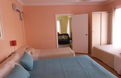 Fullarton Hotel | Cozy Fullarton Motor Lodge with Hot Tub & Family-Friendly Vibes