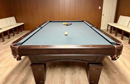 Niagara Falls Hotel | Inviting Fullerton Manor Inn with Pool & Ocean Views