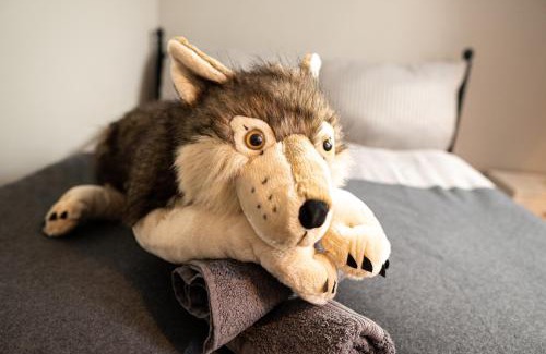 Halle Apartment | Cozy FULL HOUSE Studios - Wolf Apartment with Free WiFi