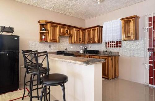 Salt Gut House | Comfortable 2BR Retreat, Steps from Ian Fleming Int Airport
