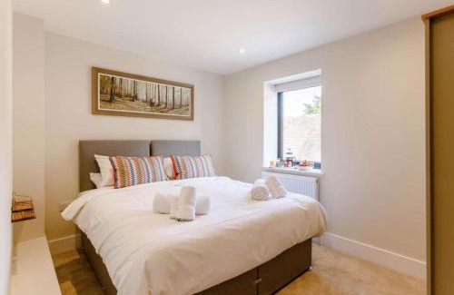 Moreton Valence House | Accessible Buck Cottage: A Family-Friendly Getaway