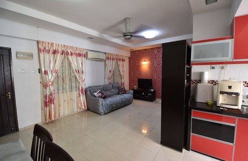 Bayan Lepas Apartment | Convenient Hotel Near Food Court and Airport with Kitchen