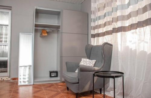 Freetown House | Comfortable 3-Bed Villa with WiFi & Family-Friendly Amenities