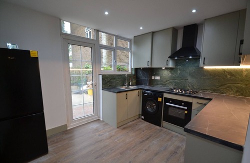 Brent House | Fully detatched beautiful house