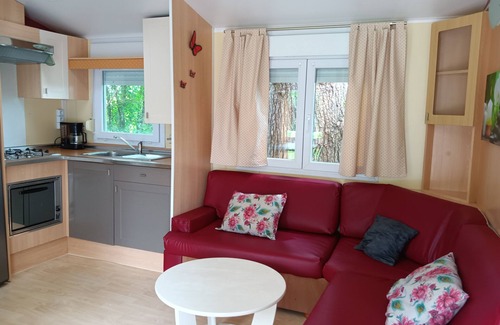 Montestruc-sur-Gers House | Comfortable Air-Conditioned Mobile Home with Private Terrace