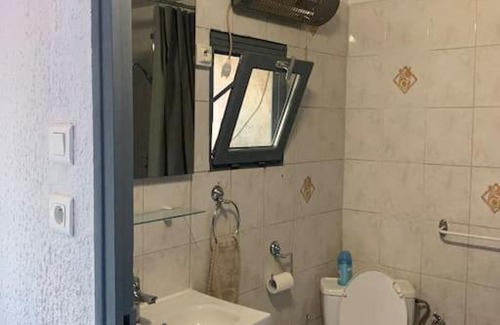 Les Chartreux Apartment | Convenient Apartment Steps from Longchamp - Family Friendly