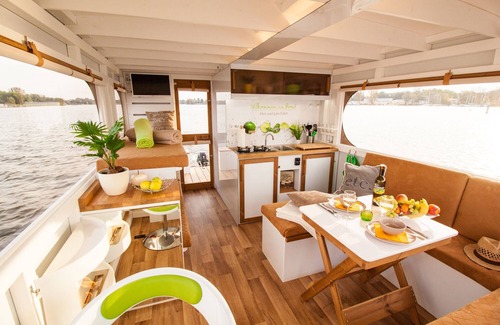 Priepert Boat Rental | Cozy Boat 'Lisa' with Terraces and Oceanfront Views
