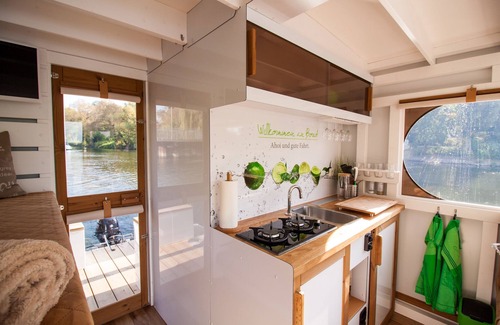 Priepert Boat Rental | Cozy Boat 'Lisa' with Terraces and Oceanfront Views