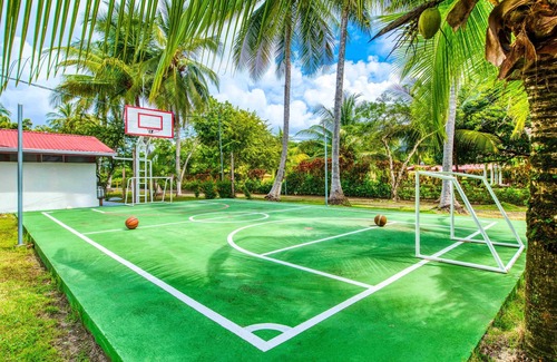 Parrita House | Pet-Friendly Bungalow with Ocean View and Pool Access