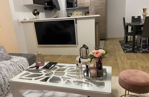 Cergy Apartment | Cozy Apartment with Kitchen, Perfect for Families