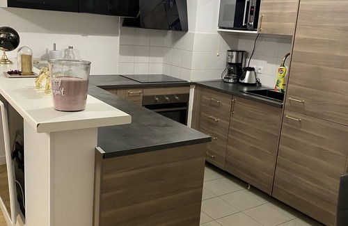 Cergy Apartment | Cozy Apartment with Kitchen, Perfect for Families