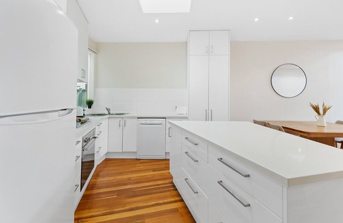Williamstown House | Fully Equipped Getaway in Modern Coastal Cottage