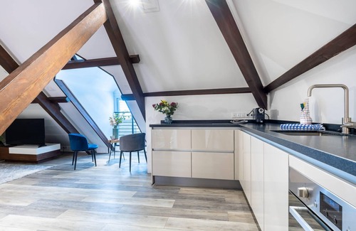 Pietermaai District Apartment | Modern Loft Retreat in Willemstad with Breakfast Included