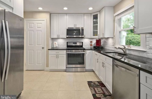 Fairfax House | Exceptional Stay in a Fully Fenced Home with Kitchen Access